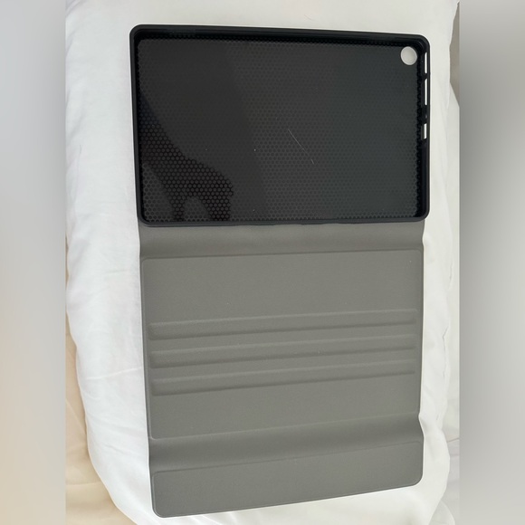 Amazon fire max 11 tablet case with Bluetooth keyboard - Picture 3 of 5